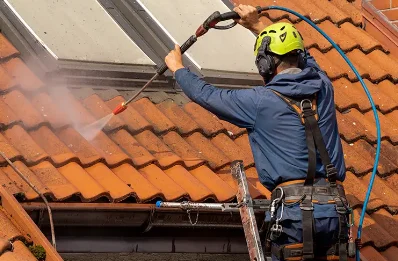 Démoussage et hydrofuge de toiture à Courris